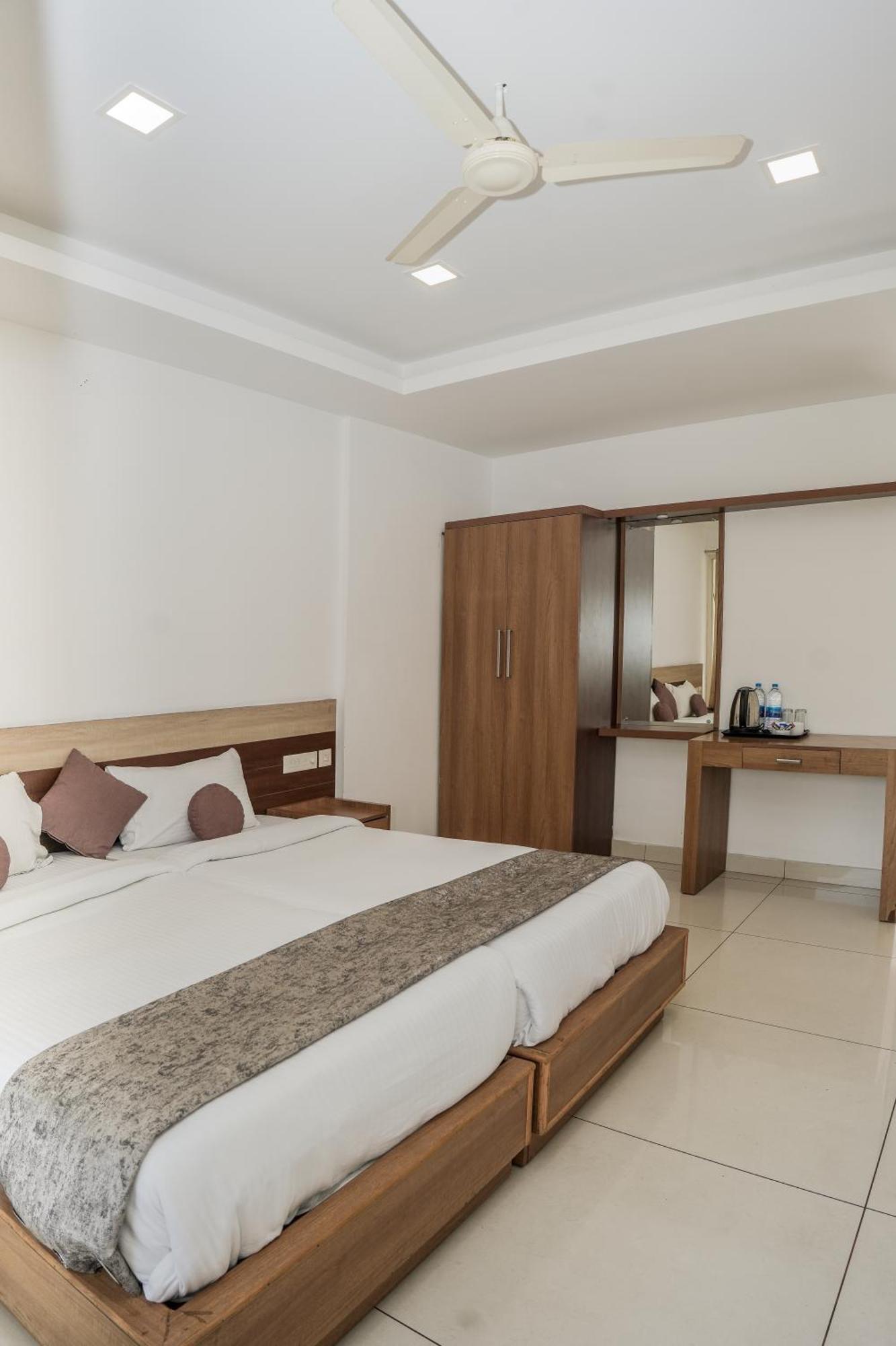 Hotel Lets Stay Kochi Exterior foto